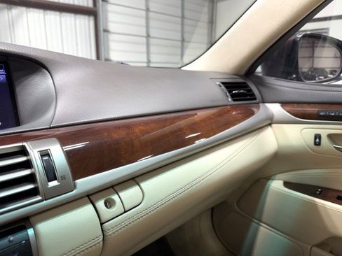 Used 2013 Lexus LS 460 w/ Ultra Luxury Pkg RWD image 33