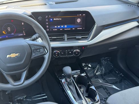 Used 2025 Chevrolet Trax LT FWD image 20