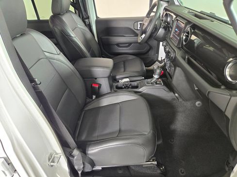 Used 2021 Jeep Wrangler Unlimited Sahara AWD/4WD image 22