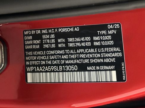 Certified 2025 Porsche Macan image 26