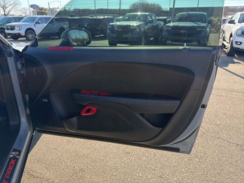 Used 2021 Dodge Challenger R/T Scat Pack w/ Scat Pack Stripe image 15