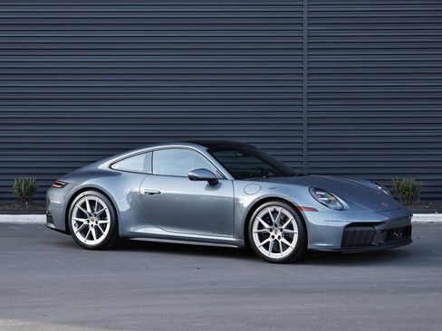 Certified 2025 Porsche 911 Carrera GTS image 9