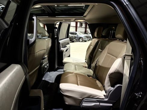Used 2021 Ford Expedition Max XLT image 17