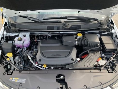 New 2026 Chrysler Pacifica Limited w/ Uconnect Theater Family Group image 32