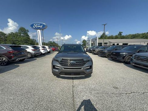Certified 2023 Ford Explorer XLT w/ Equipment Group 202A AWD/4WD image 10