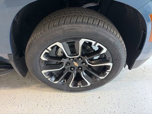 New 2026 Chevrolet Suburban Premier image 11