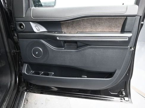 Used 2020 Ford Expedition Limited image 18