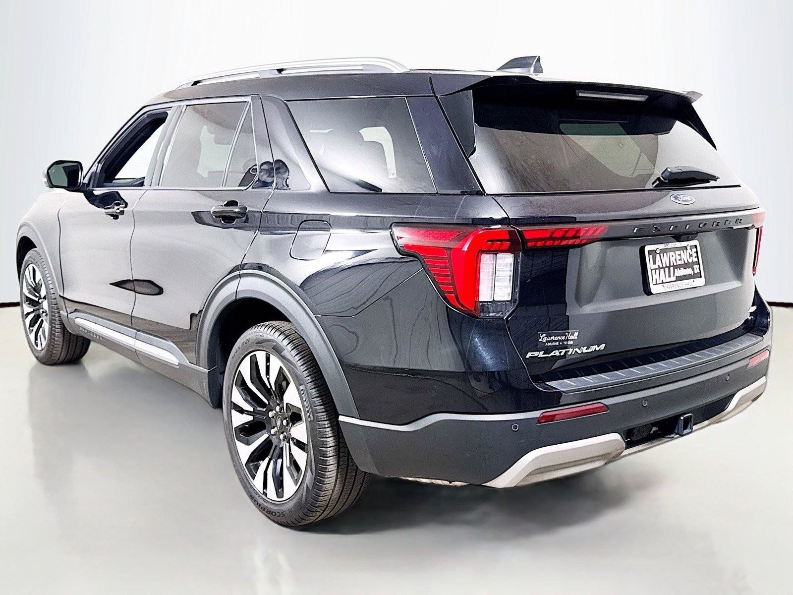 Used 2025 Ford Explorer Platinum w/ LUX Leather Package AWD/4WD image 6
