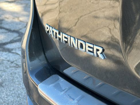 Used 2015 Nissan Pathfinder Platinum w/ Family Entertainment Package image 10