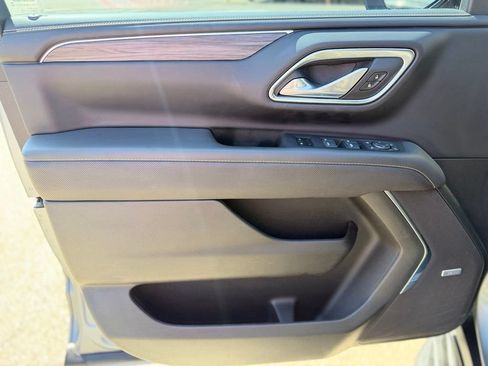 Used 2024 GMC Yukon SLT w/ SLT Luxury Package RWD image 11