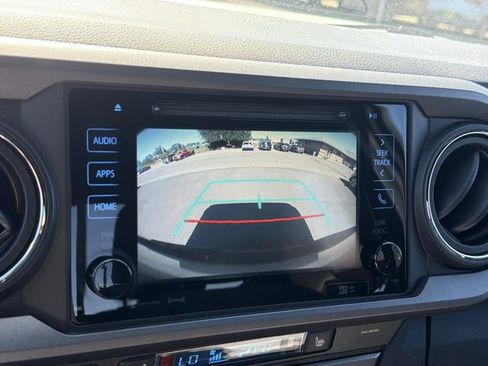 Used 2019 Toyota Tacoma TRD Off-Road w/ TRD Premium Off Road Package AWD/4WD image 22