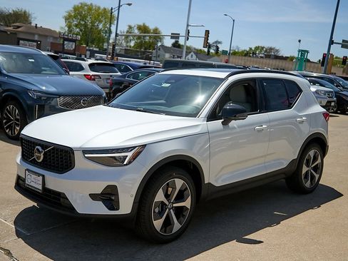 New 2025 Volvo XC40 B5 Plus w/ Protection Package Premier image 6