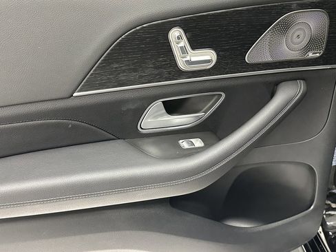 Used 2025 Mercedes-Benz GLS 450 4MATIC image 24