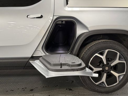 Used 2023 Rivian R1T Adventure image 21