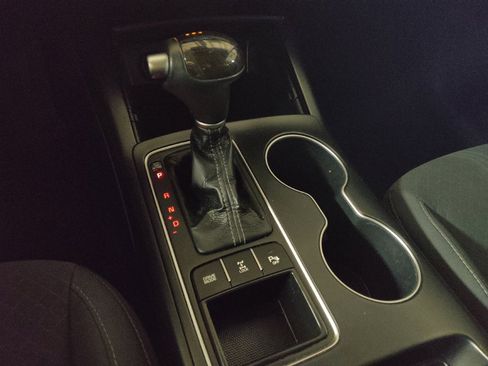 Used 2017 Kia Sorento LX w/ LX Convenience Package image 26