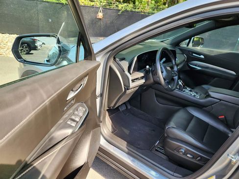 Used 2025 Cadillac XT4 Premium Luxury image 27