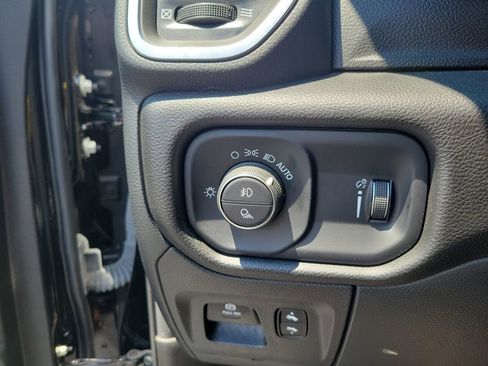 Used 2025 RAM 1500 Big Horn AWD/4WD image 17
