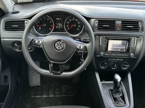 Used 2016 Volkswagen Jetta S image 15