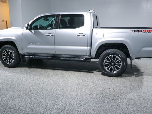 Used 2022 Toyota Tacoma TRD Sport w/ Technology Package AWD/4WD image 10