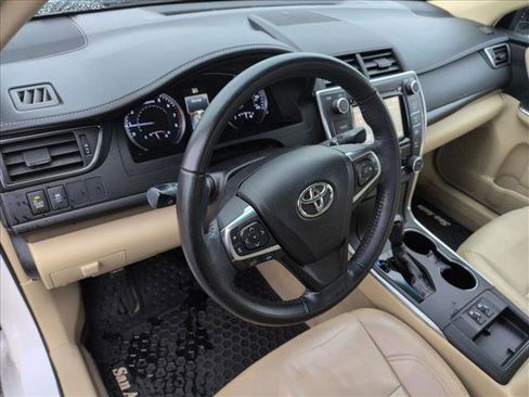 Used 2017 Toyota Camry XLE w/ Moonroof Package image 10