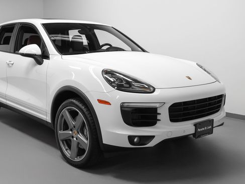 Used 2017 Porsche Cayenne S AWD/4WD image 9