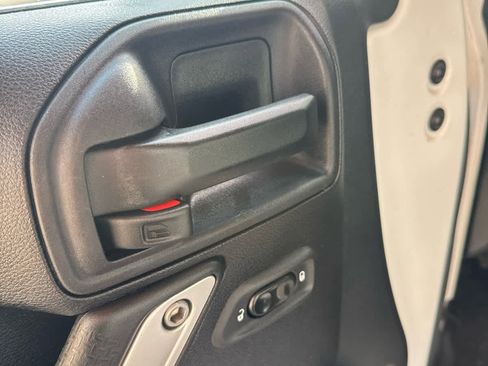 Used 2016 Jeep Wrangler Unlimited Sahara w/ Connectivity Group image 17