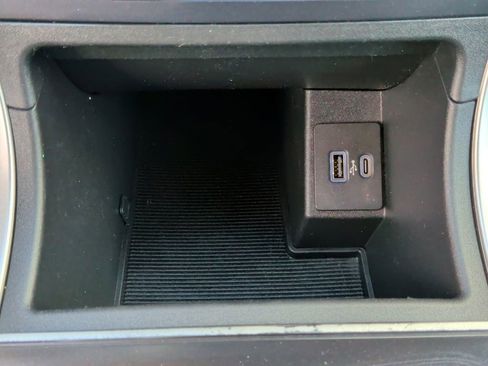 Used 2022 Ford Edge SE w/ Black Appearance Package image 29