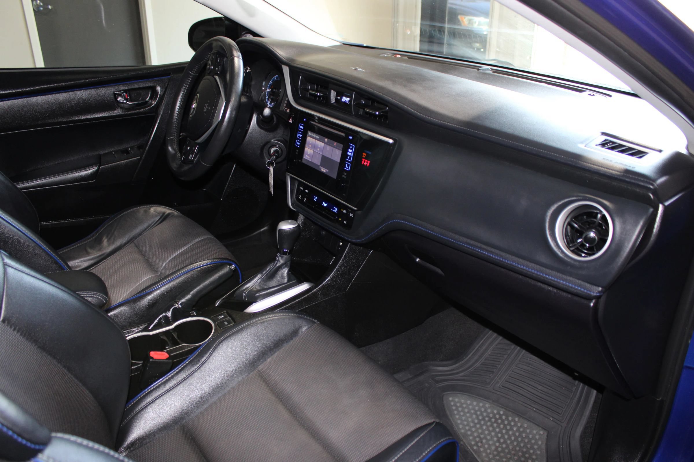 Used 2018 Toyota Corolla SE FWD image 27