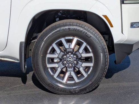 Certified 2024 Nissan Frontier SL w/ Technology Package image 10