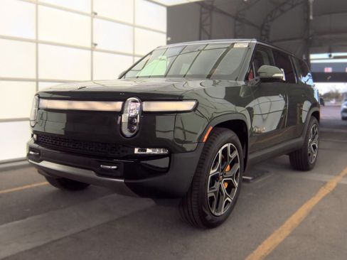 Used 2023 Rivian R1S Adventure AWD/4WD image 4