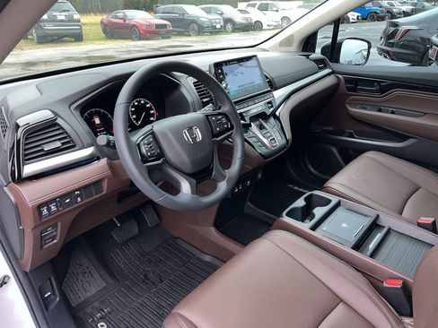 Certified 2025 Honda Odyssey Touring image 13