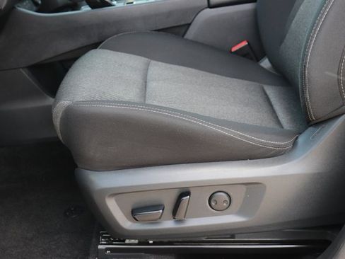 Used 2025 Nissan Rogue SV FWD image 9