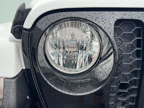Used 2022 Jeep Gladiator Sport AWD/4WD image 23