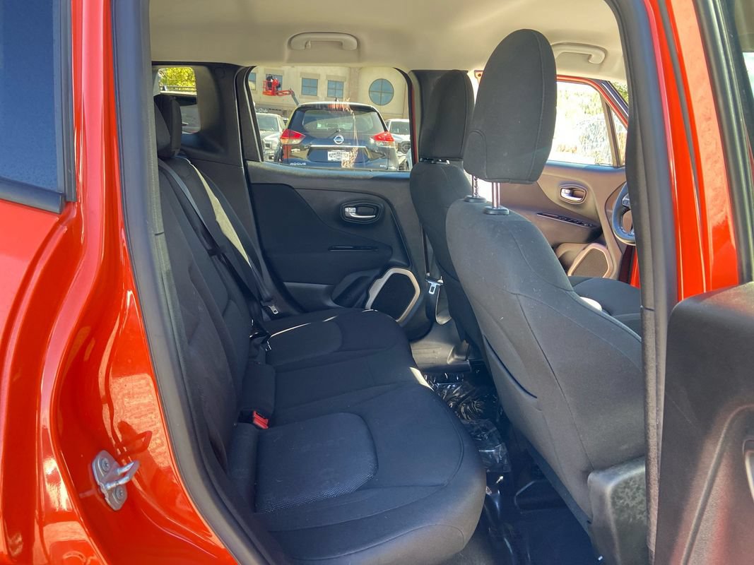 Used 2016 Jeep Renegade Latitude w/ Popular Equipment Group AWD/4WD image 31