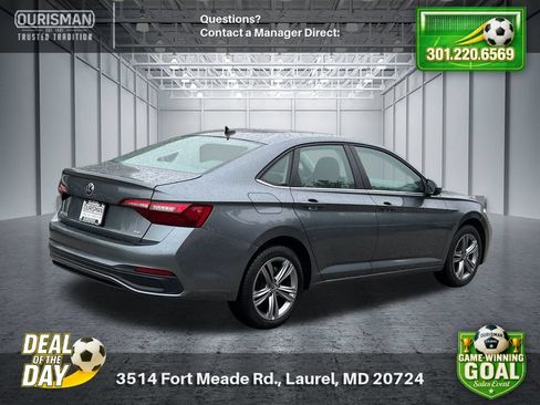 Used 2024 Volkswagen Jetta SE FWD image 3