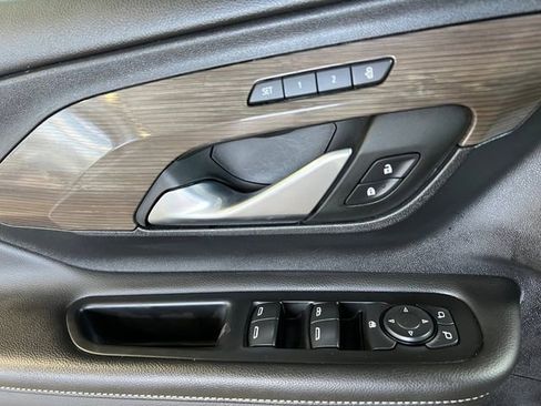 Used 2023 GMC Terrain Denali image 17