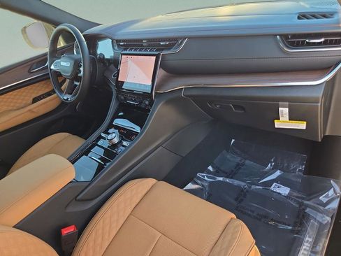 New 2025 Jeep Grand Cherokee L Summit w/ Obsidian Package AWD/4WD image 31