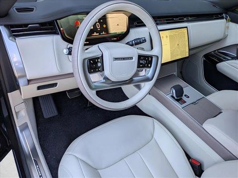 New 2026 Land Rover Range Rover Long Wheelbase SE image 3