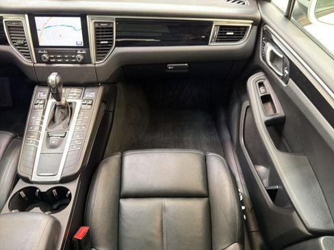 Used 2018 Porsche Macan AWD/4WD image 28