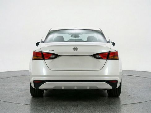 Used 2025 Nissan Altima 2.5 SV FWD image 7