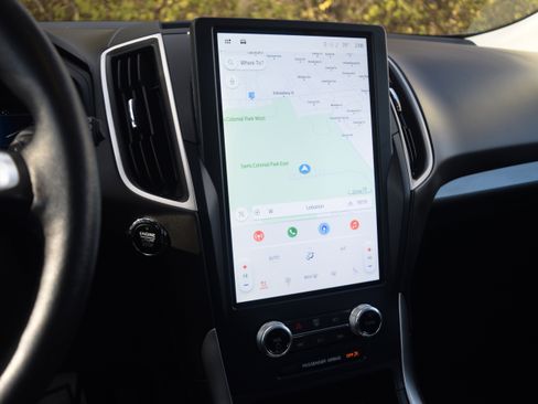 Used 2023 Ford Edge SEL w/ Convenience Package image 9