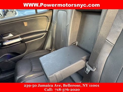 Used 2021 Mercedes-Benz GLB 250 4MATIC w/ Premium Package image 25