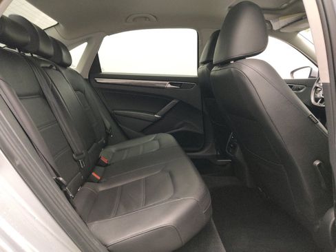 Used 2018 Volkswagen Passat 2.0T SE w/ SE Lighting Package image 19