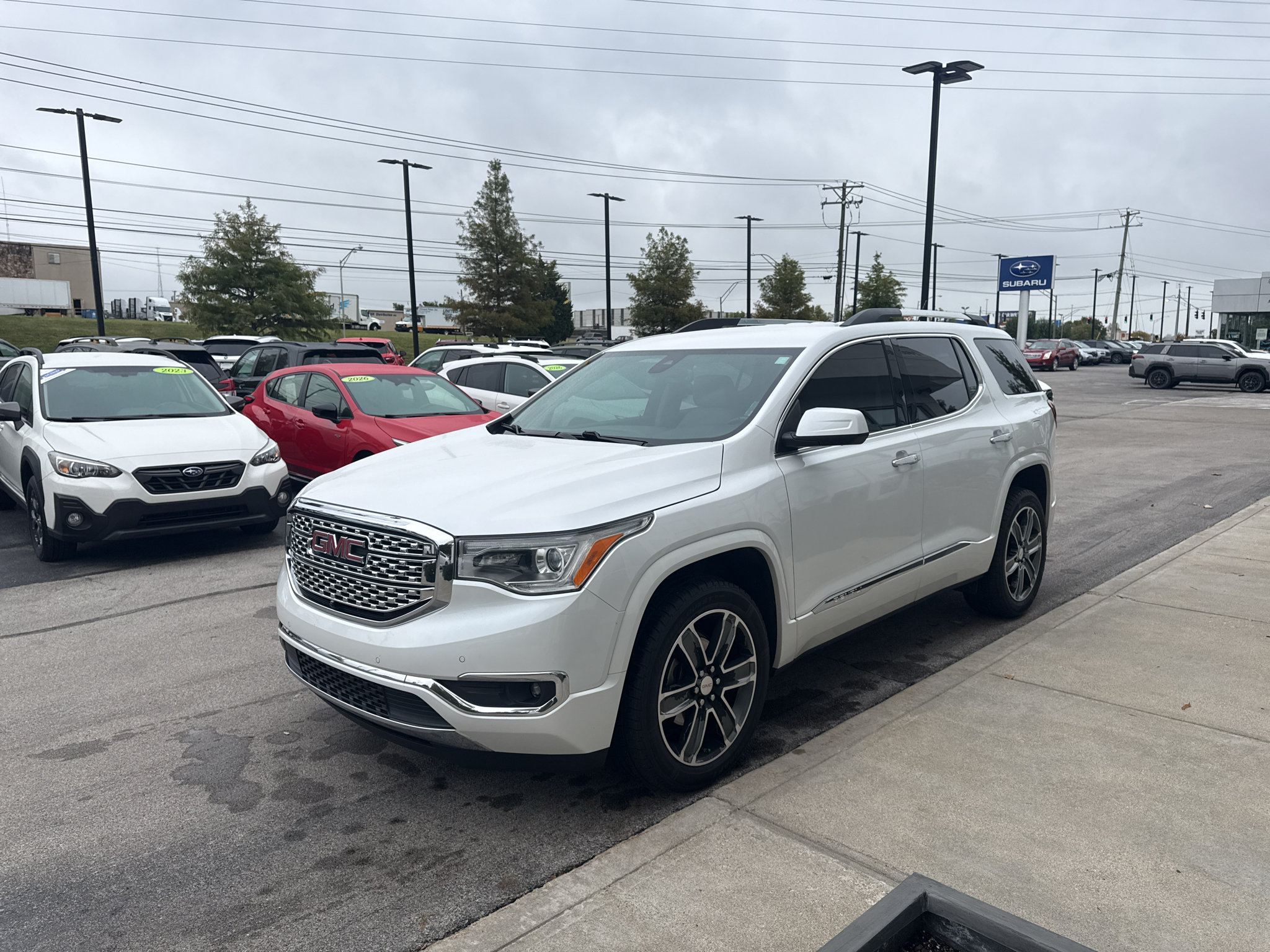 Used 2017 GMC Acadia Denali w/ Technology Package FWD image 7