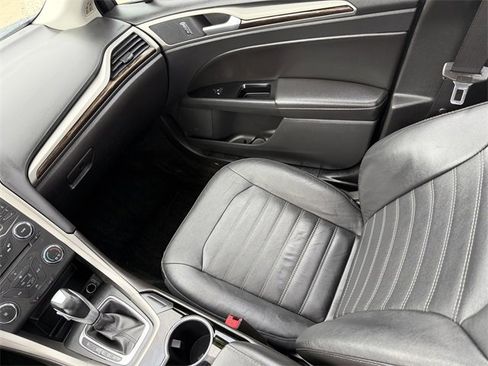 Used 2015 Ford Fusion SE w/ Equipment Group 202A image 16
