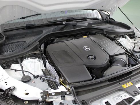 Used 2025 Mercedes-Benz GLC 300 4MATIC image 25
