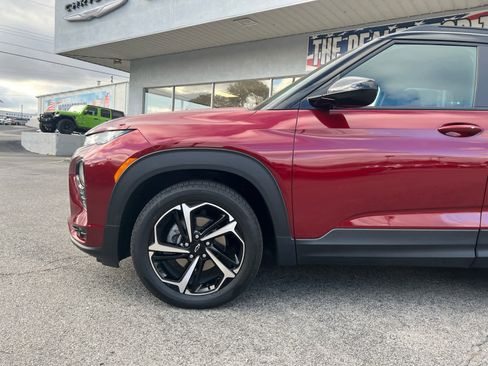 Used 2023 Chevrolet TrailBlazer RS w/ Sun and Liftgate Package image 2