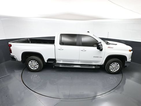 Used 2024 Chevrolet Silverado 2500 LT AWD/4WD image 32
