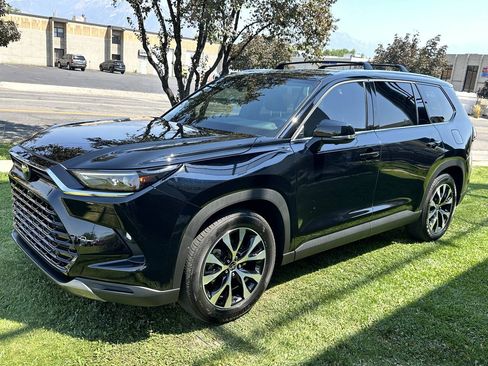 Used 2026 Toyota Grand Highlander AWD Hybrid image 11