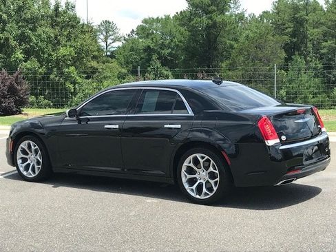 Used 2018 Chrysler 300 C w/ Sun, Sound & Nav Package RWD image 4